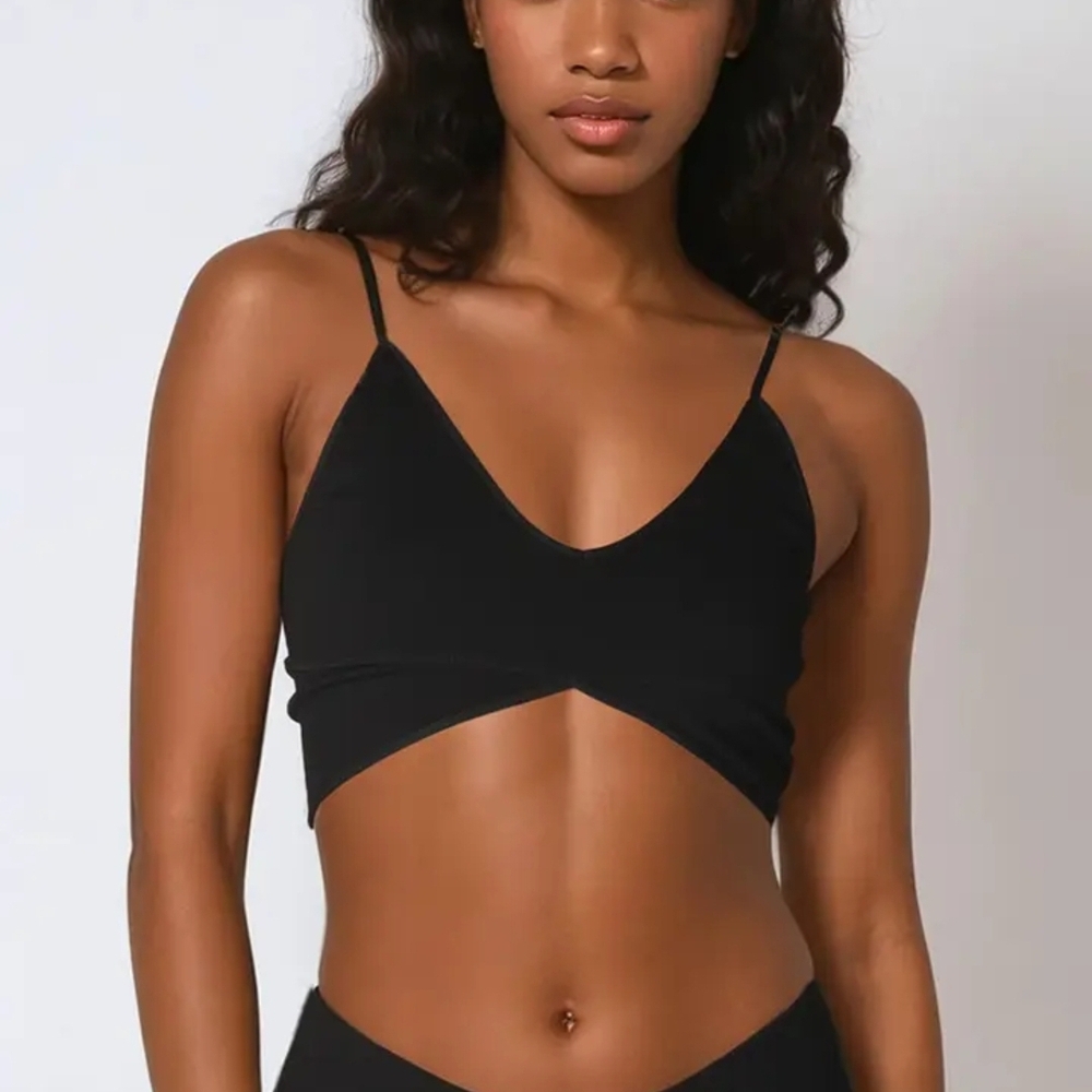 One Size Black V-Neck Crop Top